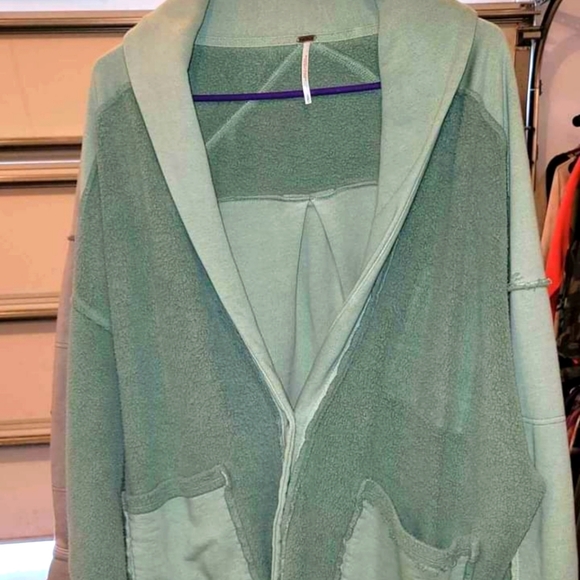 FREE PEOPLE Womens Sz small oversized shacket with pockets. Bleached Military. - Picture 5 of 7